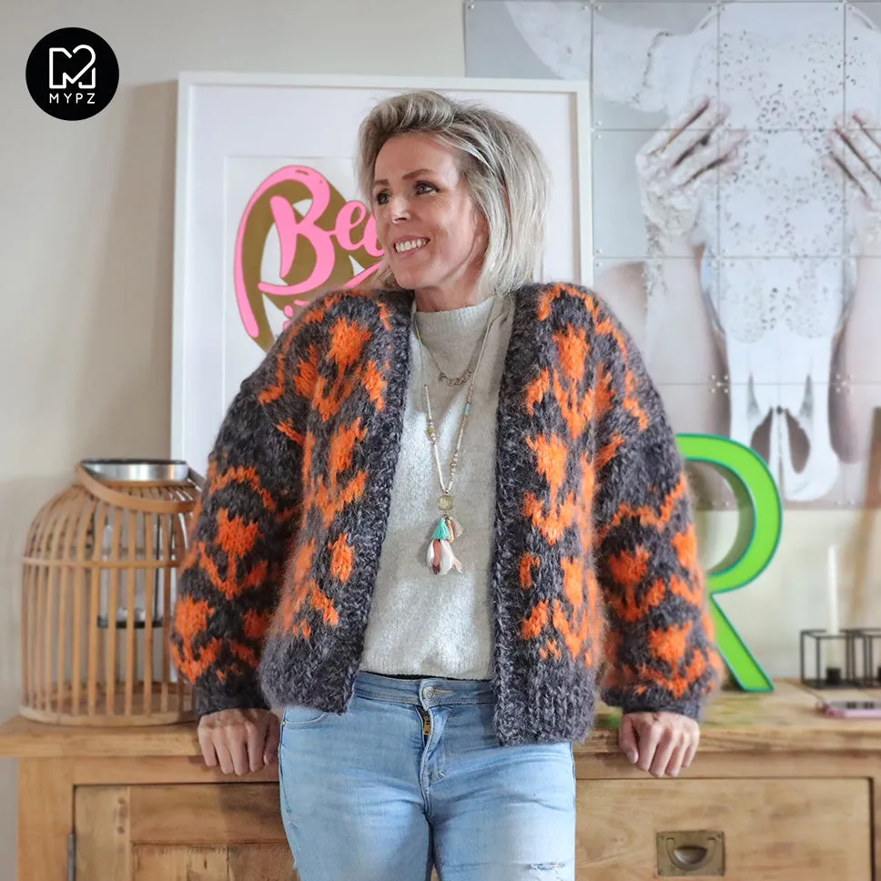Knitting Kit – MYPZ Chunky Bomber Cardigan Tulips Orange No.9 (ENG-NL)
